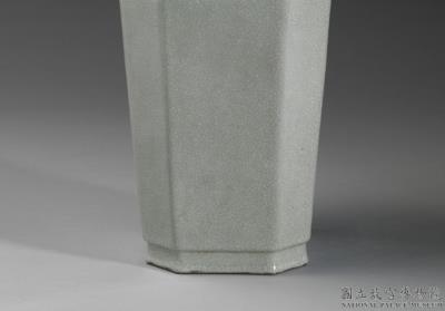 图片[3]-Octagonal vase with green glaze, Qing dynasty, Qianlong reign (1736-1795)-China Archive